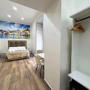 https://duomo-50-napoli.hotels-amalfi.com